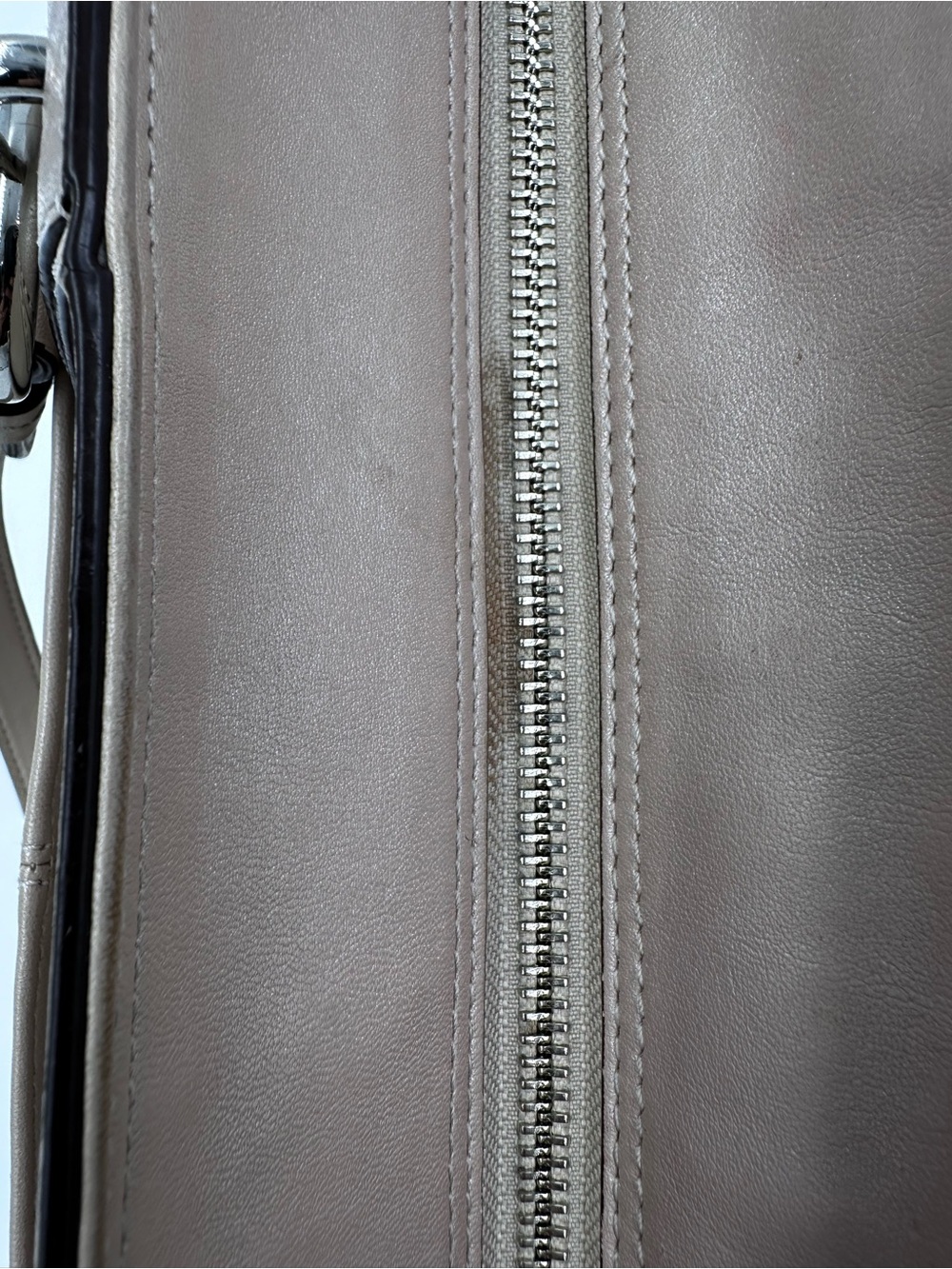 Coach Gallery East West Tote F19252 - Picture 4 of 12